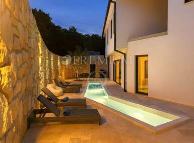 Kuca, Vrbnik, prodaja, 1560000 €, 410 m2