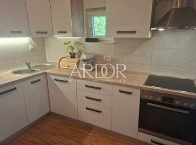 Trosoban stan, Viškovo, Sroki, prodaja, 159000 €, 65 m2