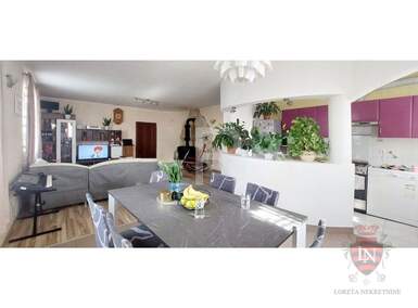 Cetvorosoban stan, Pula, Centar, prodaja, 450000 €, 153 m2