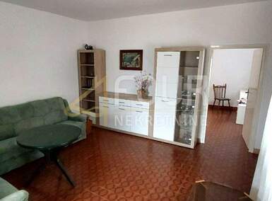 Trosoban stan, Pula, Veli vrh, prodaja, 110000 €, 100 m2