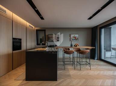 Trosoban stan, Novigrad, prodaja, 520000 €, 100 m2