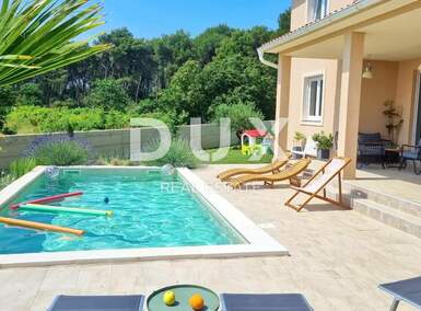 Kuca, Pula, Valdebek, prodaja, 700000 €, 182 m2