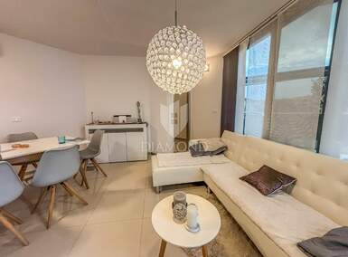 Dvosoban stan, Novigrad, prodaja, 280000 €, 61 m2