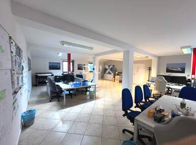 Poslovni prostor, Pula, Kaštanjer, najam, 1500 €, 150 m2