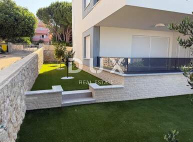 Trosoban stan, Novalja, prodaja, 310000 €, 88 m2