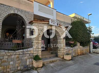 Poslovni prostor, Novigrad, prodaja, 1 €, 300 m2