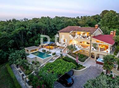 Kuca, Poreč, prodaja, 990000 €, 395 m2