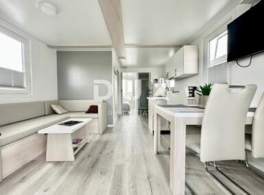 Trosoban stan, Novigrad, prodaja, 118000 €, 84 m2