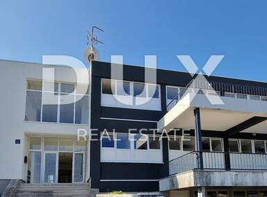 Apartman, Pićan, prodaja, 1 €, 1025 m2