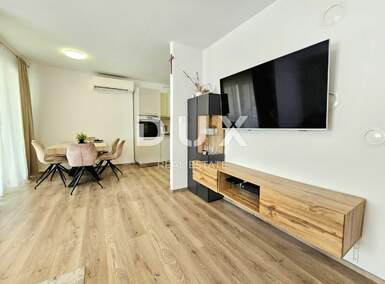 Trosoban stan, Pula, Stoja, prodaja, 300000 €, 72 m2