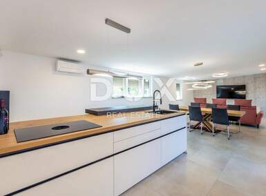 Cetvorosoban stan, Malinska-Dubašnica, Malinska, prodaja, 800000 €, 192 m2