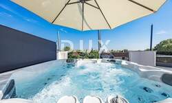 Trosoban stan, Poreč, prodaja, 330000 €, 80 m2