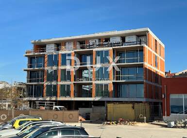 Poslovni prostor, Umag, najam, 7300 €, 560 m2