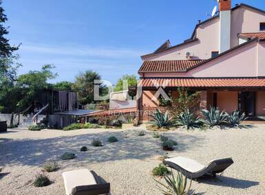 Apartman, Umag, prodaja, 1800000 €, 670 m2