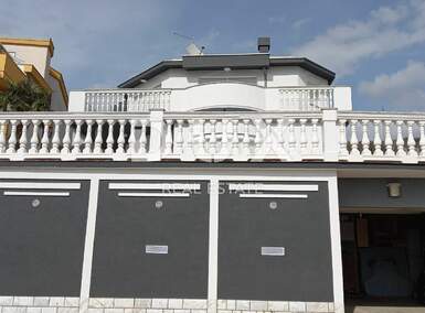 Kuca, Crikvenica, prodaja, 780000 €, 197 m2