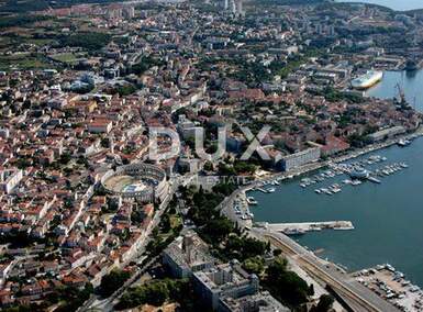 Poslovni prostor, Pula, Centar, prodaja, 350000 €, 117 m2