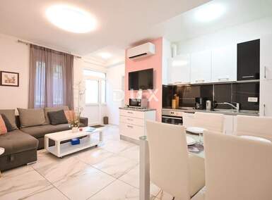 Dvosoban stan, Opatija, Opatija - Centar, najam, 900 €, 38 m2