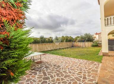 Kuca, Pula, Veli vrh, prodaja, 750000 €, 388 m2