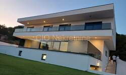 Kuca, Kaštela, Kaštel Sućurac, najam, 4000 €, 239 m2