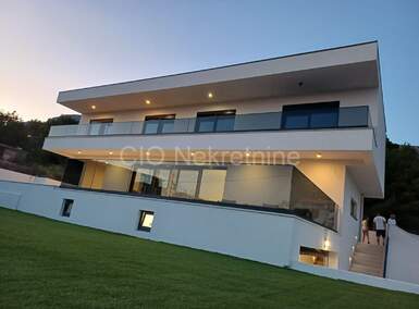 Kuca, Kaštela, Kaštel Sućurac, najam, 4000 €, 239 m2