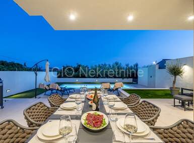 Kuca, Kaštela, Kaštel Stari, najam, 4500 €, 275 m2