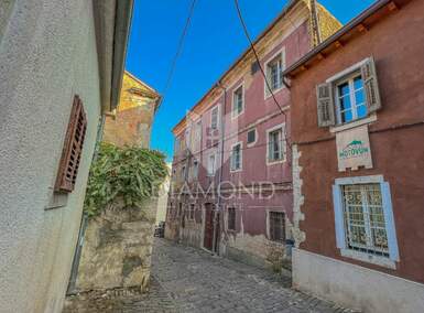 Kuca, Motovun, prodaja, 460000 €, 550 m2