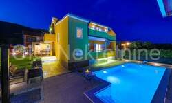 Kuca, Kaštela, Kaštel Lukšić, prodaja, 619000 €, 260 m2