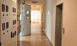 Poslovni prostor, Rijeka, Mlaka, najam, 1100 €, 64 m2