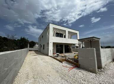 Kuca, Medulin, prodaja, 650000 €, 197 m2