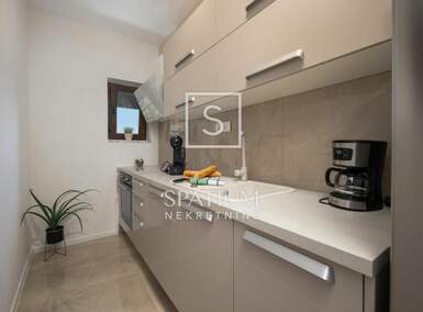 Trosoban stan, Opatija, Ičići, najam, 1200 €, 78 m2