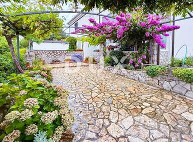 Trosoban stan, Krk, prodaja, 320000 €, 69 m2