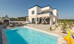 Kuca, Nin, Poljica Brig, prodaja, 598000 €, 260 m2