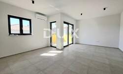 Trosoban stan, Pula, Štinjan, prodaja, 300000 €, 71 m2