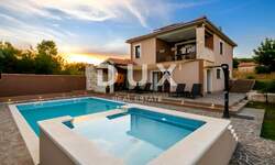 Kuca, Pula, Monteserpo - Komunal, prodaja, 750000 €, 150 m2