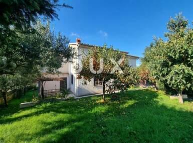 Kuca, Poreč, prodaja, 450000 €, 355 m2