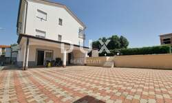 Kuca, Poreč, prodaja, 700000 €, 360 m2