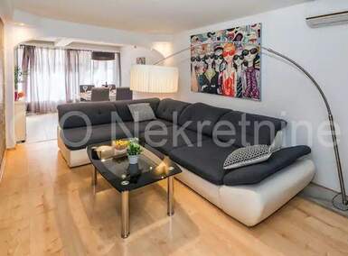 Dvosoban stan, Split, najam, 700 €, 68 m2