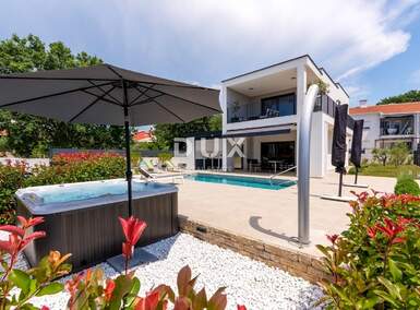 Kuca, Poreč, prodaja, 700000 €, 140 m2