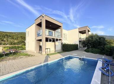 Trosoban stan, Novi Vinodolski, prodaja, 360000 €, 87 m2