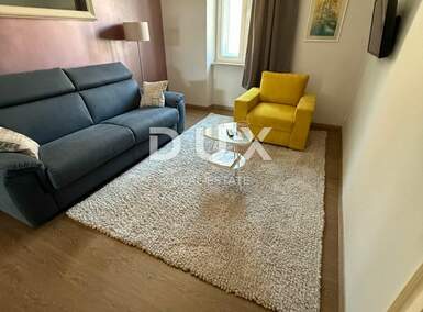 Dvosoban stan, Pula, Centar, najam, 1200 €, 51 m2