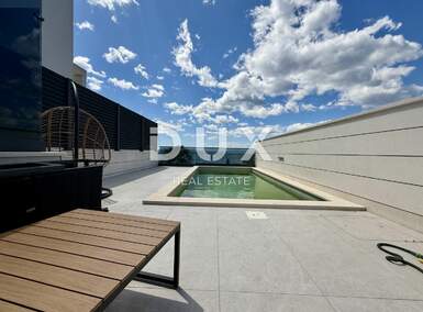 Trosoban stan, Crikvenica, prodaja, 560000 €, 189 m2