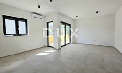 Trosoban stan, Pula, Štinjan, prodaja, 300000 €, 71 m2