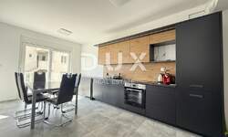 Trosoban stan, Novi Vinodolski, Smokvica Krmpotska, prodaja, 330000 €, 78 m2