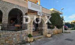 Poslovni prostor, Novigrad, prodaja, 1 €, 300 m2