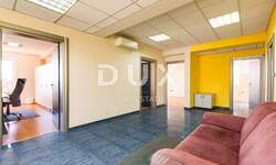 Poslovni prostor, Viškovo, najam, 1600 €, 122 m2
