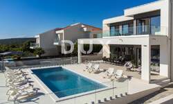 Kuca, Novalja, prodaja, 1450000 €, 310 m2