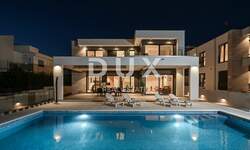 Kuca, Novalja, prodaja, 1450000 €, 310 m2