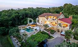 Kuca, Poreč, prodaja, 990000 €, 395 m2