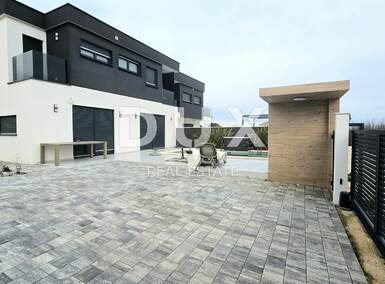 Kuca, Ližnjan, Šišan, prodaja, 650000 €, 160 m2