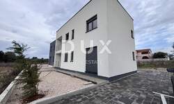 Cetvorosoban stan, Nin, Zaton, prodaja, 320000 €, 99 m2